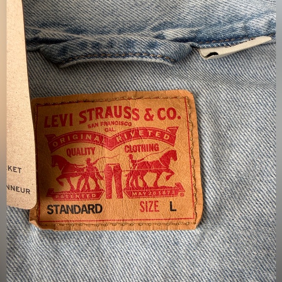 Levi’s Denim Jacket - Picture 2 of 4